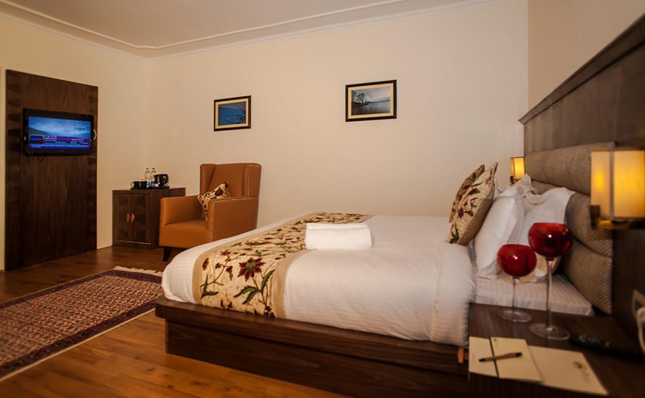 Lemon Tree Hotel Srinagar Екстер'єр фото